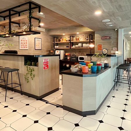 Roaders Hotel Tainan Chengda Bagian luar foto