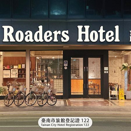 Roaders Hotel Tainan Chengda Bagian luar foto