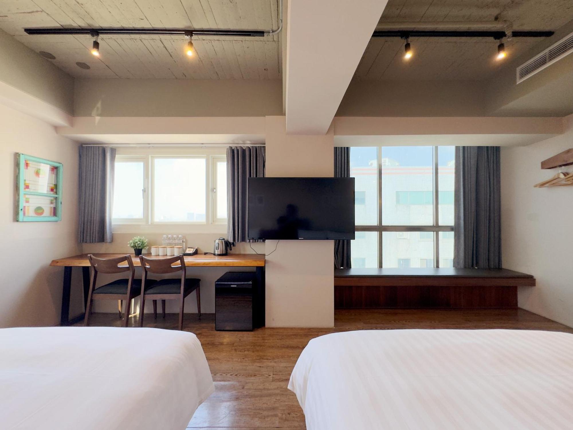 Roaders Hotel Tainan Chengda Bagian luar foto