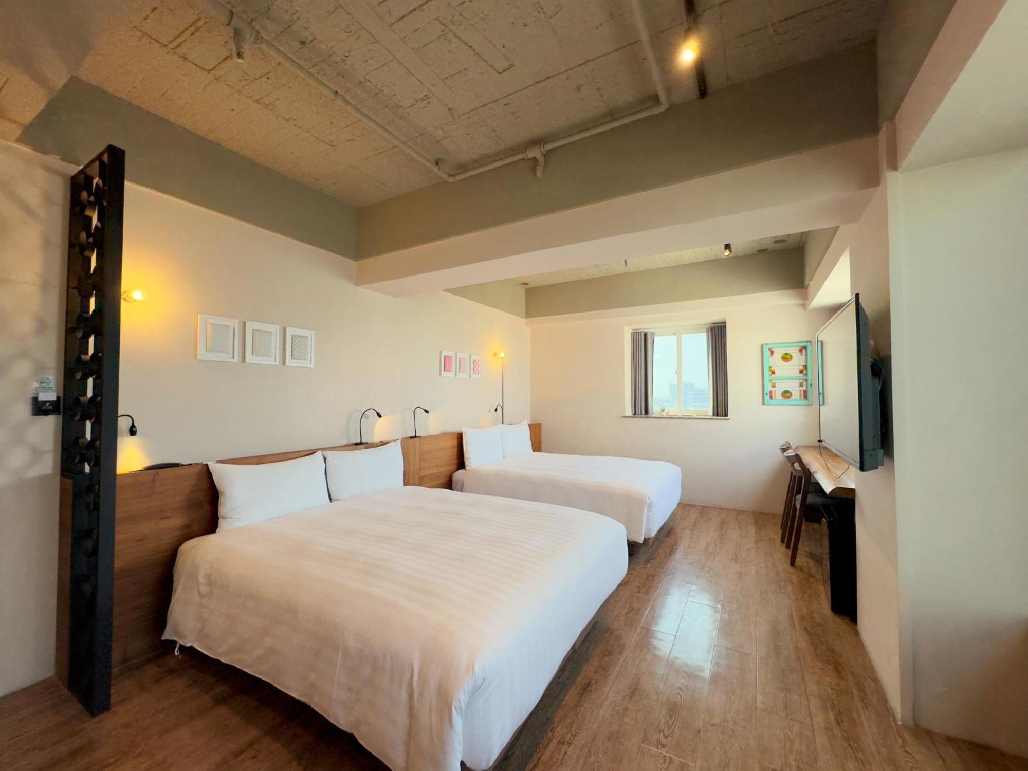 Roaders Hotel Tainan Chengda Bagian luar foto