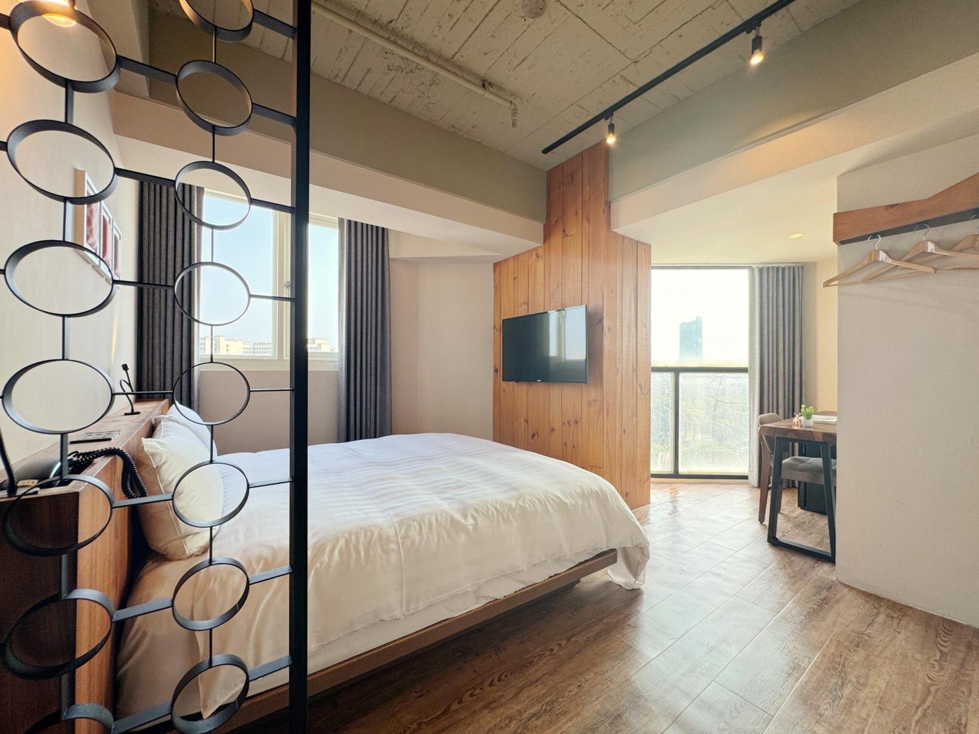 Roaders Hotel Tainan Chengda Bagian luar foto