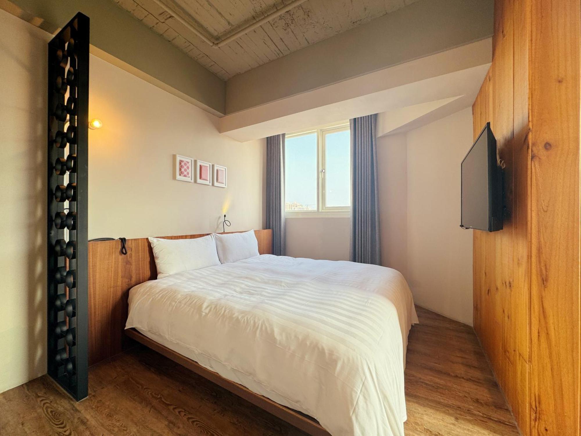 Roaders Hotel Tainan Chengda Bagian luar foto