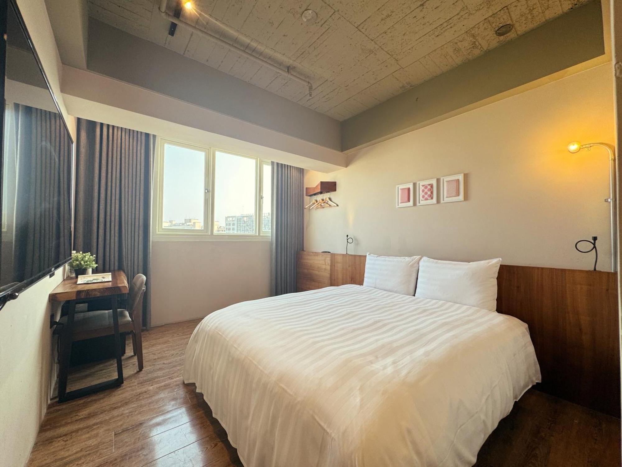 Roaders Hotel Tainan Chengda Bagian luar foto