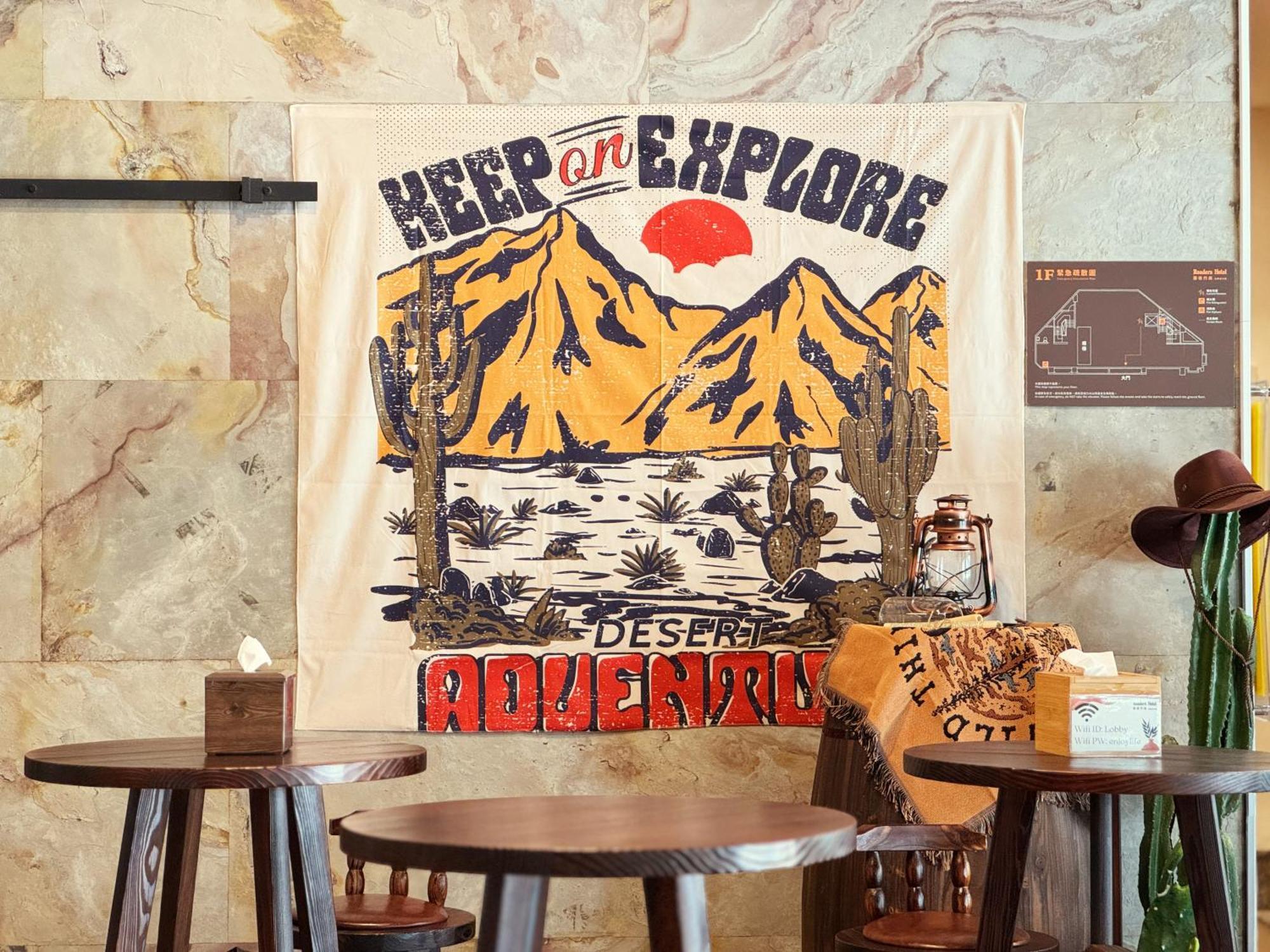 Roaders Hotel Tainan Chengda Bagian luar foto