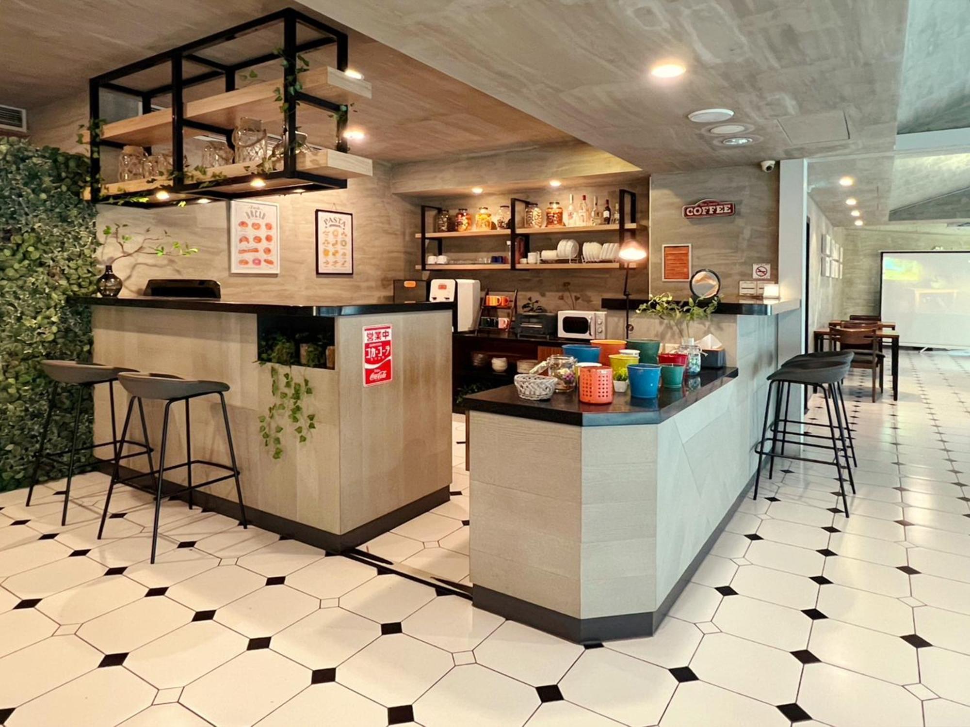 Roaders Hotel Tainan Chengda Bagian luar foto