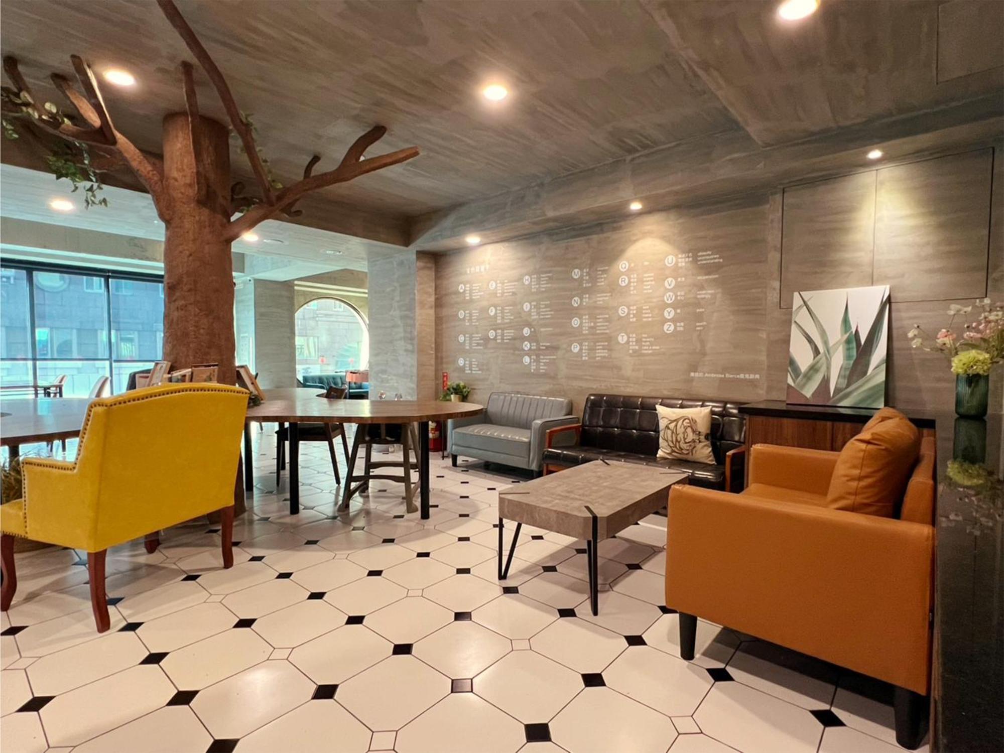 Roaders Hotel Tainan Chengda Bagian luar foto