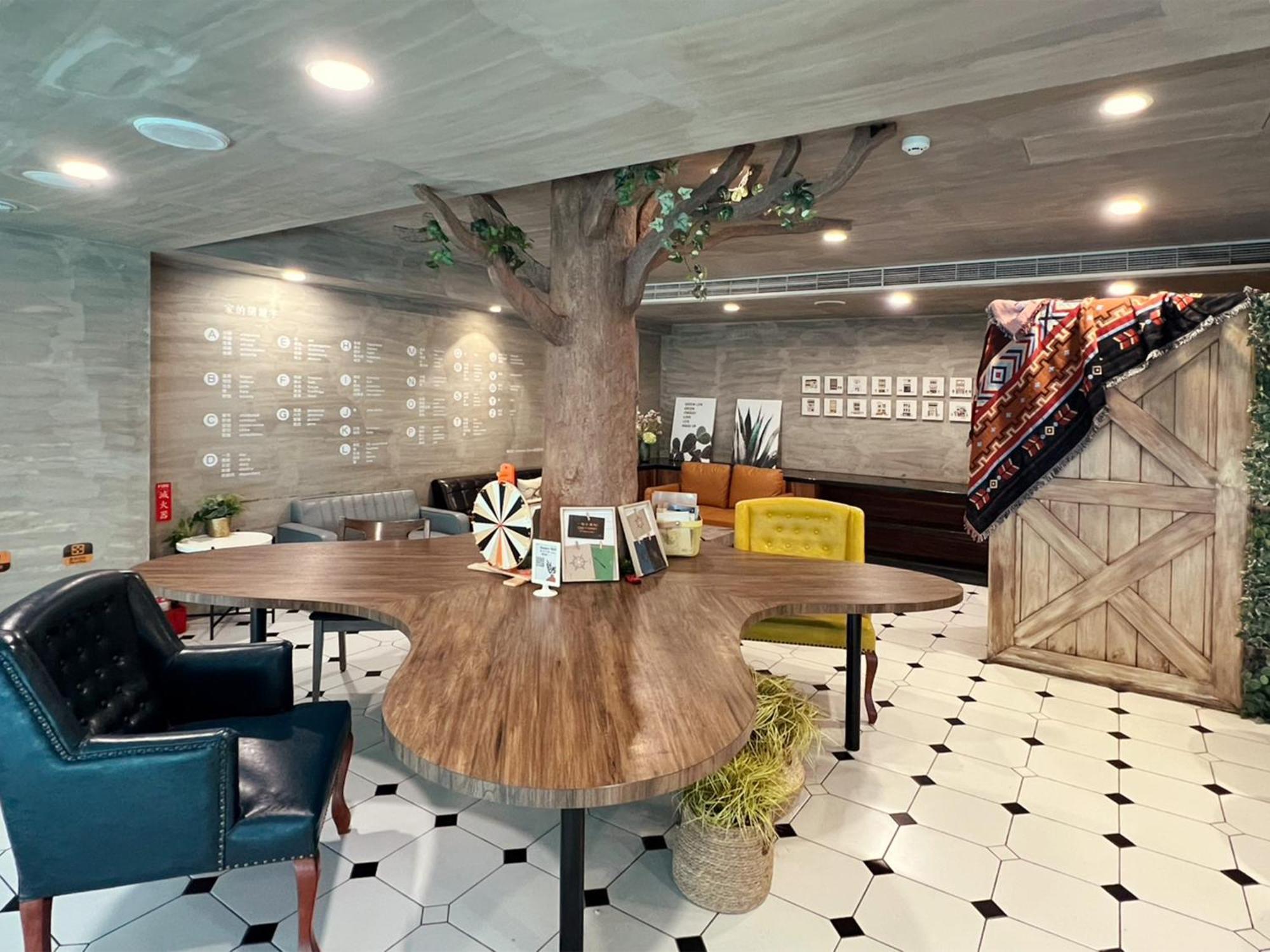 Roaders Hotel Tainan Chengda Bagian luar foto